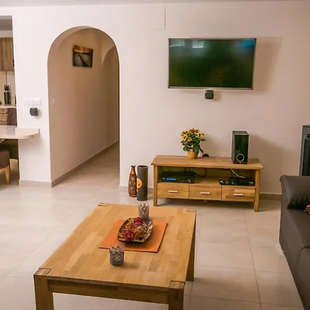 Casa Pinos * בניסה